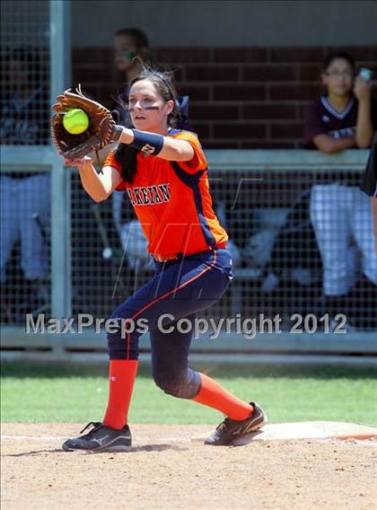 Thumbnail 1 in Wakeland vs. Ennis (Class 4A Region II Semifinal) photogallery.
