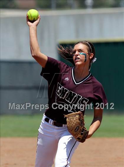 Thumbnail 2 in Wakeland vs. Ennis (Class 4A Region II Semifinal) photogallery.