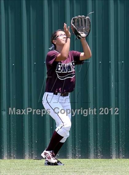 Thumbnail 1 in Wakeland vs. Ennis (Class 4A Region II Semifinal) photogallery.