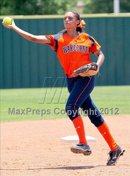 Thumbnail 2 in Wakeland vs. Ennis (Class 4A Region II Semifinal) photogallery.