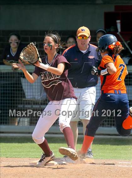 Thumbnail 1 in Wakeland vs. Ennis (Class 4A Region II Semifinal) photogallery.