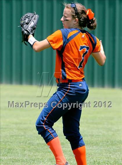 Thumbnail 1 in Wakeland vs. Ennis (Class 4A Region II Semifinal) photogallery.