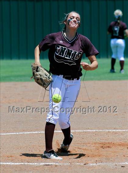Thumbnail 2 in Wakeland vs. Ennis (Class 4A Region II Semifinal) photogallery.