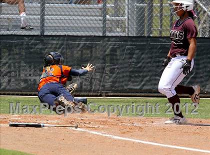 Thumbnail 2 in Wakeland vs. Ennis (Class 4A Region II Semifinal) photogallery.
