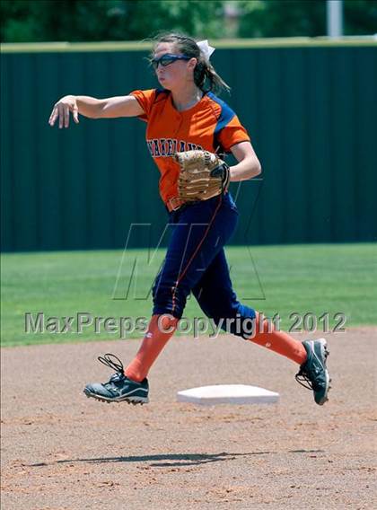 Thumbnail 1 in Wakeland vs. Ennis (Class 4A Region II Semifinal) photogallery.