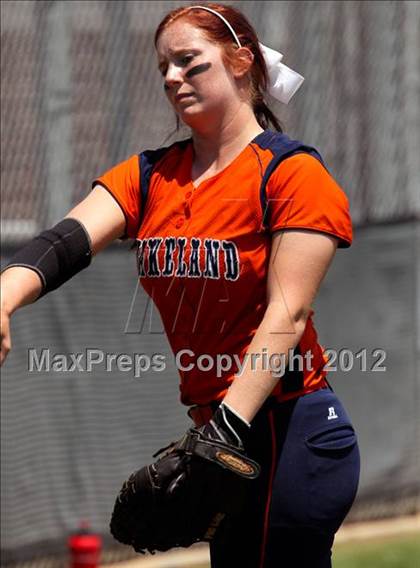 Thumbnail 2 in Wakeland vs. Ennis (Class 4A Region II Semifinal) photogallery.