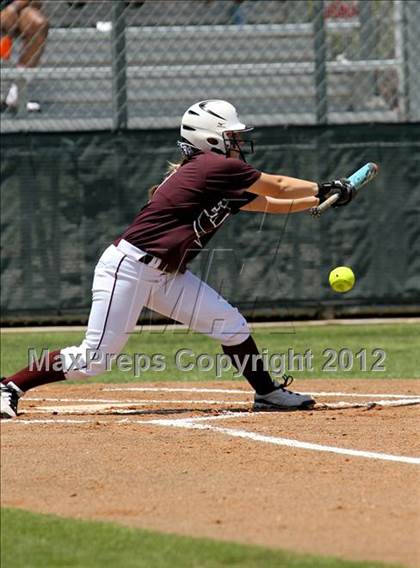 Thumbnail 2 in Wakeland vs. Ennis (Class 4A Region II Semifinal) photogallery.