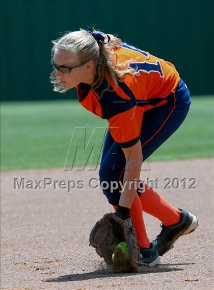 Thumbnail 1 in Wakeland vs. Ennis (Class 4A Region II Semifinal) photogallery.