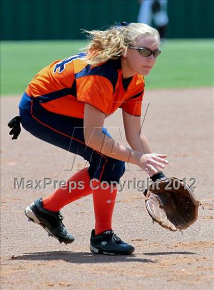 Thumbnail 2 in Wakeland vs. Ennis (Class 4A Region II Semifinal) photogallery.