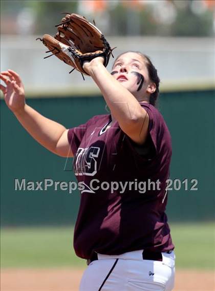 Thumbnail 3 in Wakeland vs. Ennis (Class 4A Region II Semifinal) photogallery.