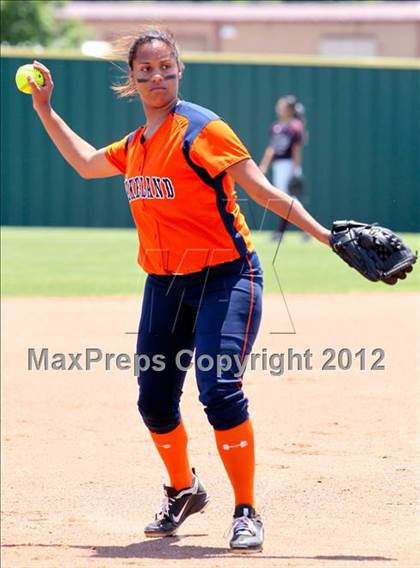 Thumbnail 2 in Wakeland vs. Ennis (Class 4A Region II Semifinal) photogallery.