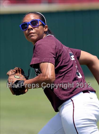 Thumbnail 2 in Wakeland vs. Ennis (Class 4A Region II Semifinal) photogallery.
