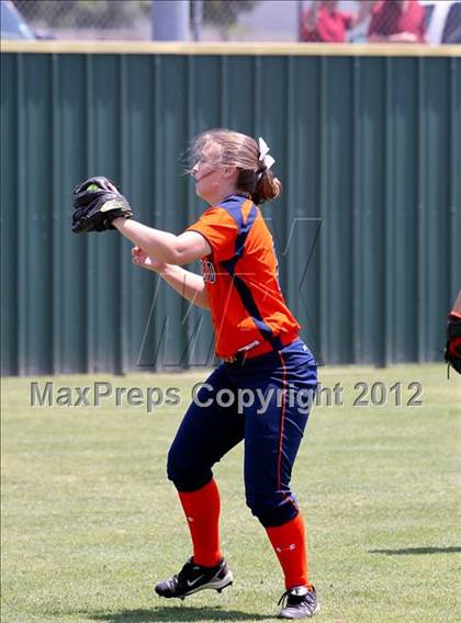 Thumbnail 3 in Wakeland vs. Ennis (Class 4A Region II Semifinal) photogallery.