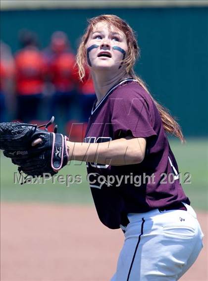 Thumbnail 2 in Wakeland vs. Ennis (Class 4A Region II Semifinal) photogallery.