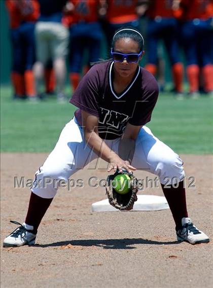 Thumbnail 2 in Wakeland vs. Ennis (Class 4A Region II Semifinal) photogallery.