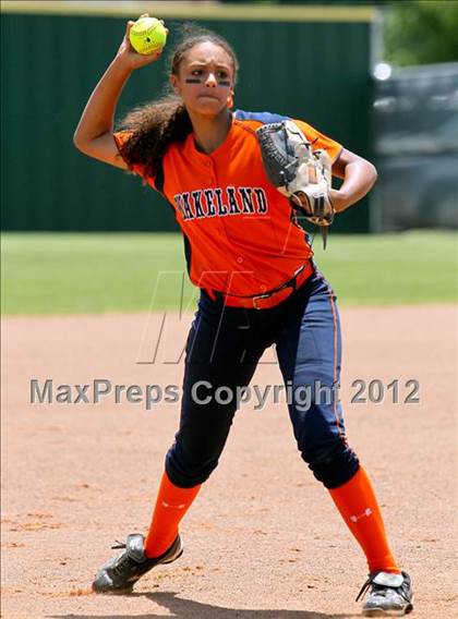 Thumbnail 2 in Wakeland vs. Ennis (Class 4A Region II Semifinal) photogallery.