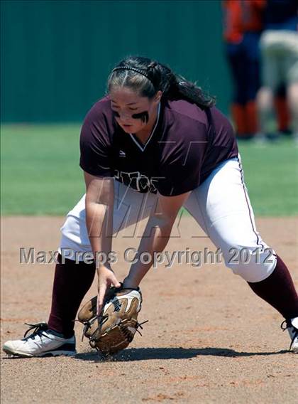 Thumbnail 1 in Wakeland vs. Ennis (Class 4A Region II Semifinal) photogallery.