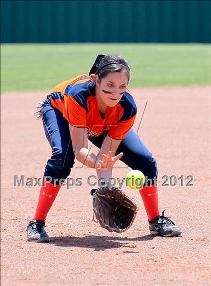 Thumbnail 1 in Wakeland vs. Ennis (Class 4A Region II Semifinal) photogallery.