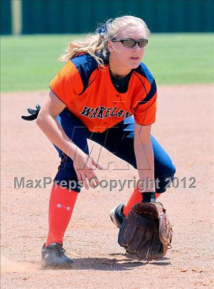 Thumbnail 1 in Wakeland vs. Ennis (Class 4A Region II Semifinal) photogallery.