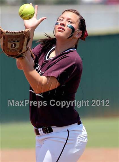 Thumbnail 2 in Wakeland vs. Ennis (Class 4A Region II Semifinal) photogallery.