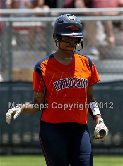 Thumbnail 2 in Wakeland vs. Ennis (Class 4A Region II Semifinal) photogallery.