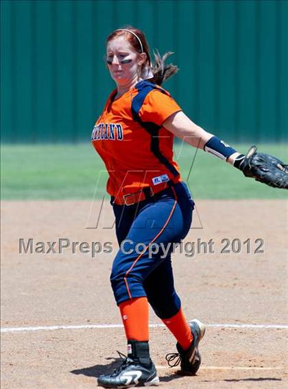 Thumbnail 2 in Wakeland vs. Ennis (Class 4A Region II Semifinal) photogallery.