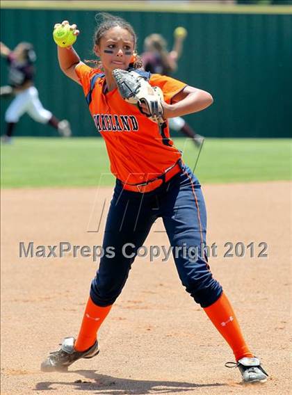 Thumbnail 1 in Wakeland vs. Ennis (Class 4A Region II Semifinal) photogallery.
