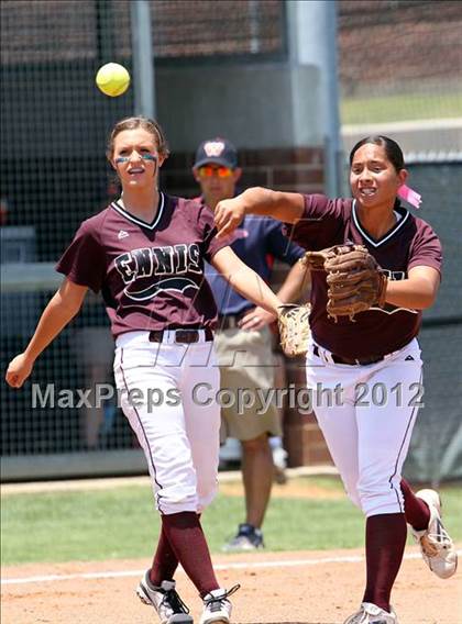 Thumbnail 1 in Wakeland vs. Ennis (Class 4A Region II Semifinal) photogallery.
