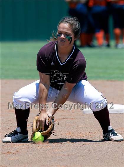 Thumbnail 2 in Wakeland vs. Ennis (Class 4A Region II Semifinal) photogallery.