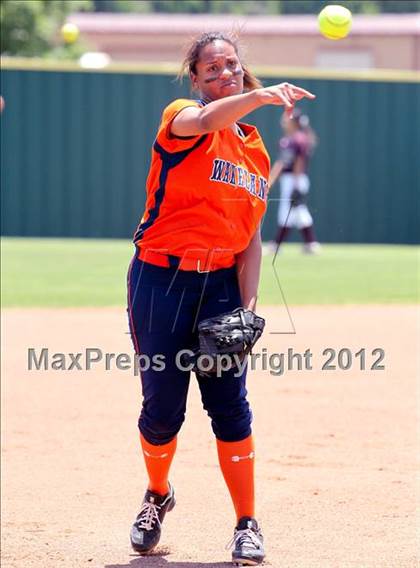 Thumbnail 3 in Wakeland vs. Ennis (Class 4A Region II Semifinal) photogallery.