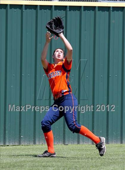 Thumbnail 1 in Wakeland vs. Ennis (Class 4A Region II Semifinal) photogallery.