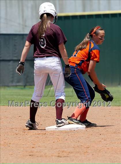 Thumbnail 3 in Wakeland vs. Ennis (Class 4A Region II Semifinal) photogallery.