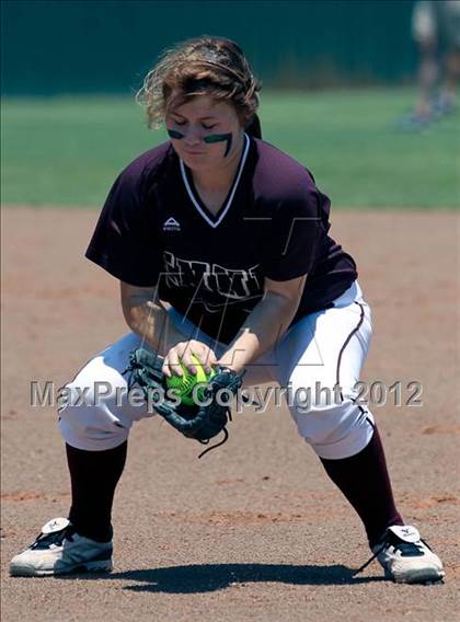 Thumbnail 3 in Wakeland vs. Ennis (Class 4A Region II Semifinal) photogallery.