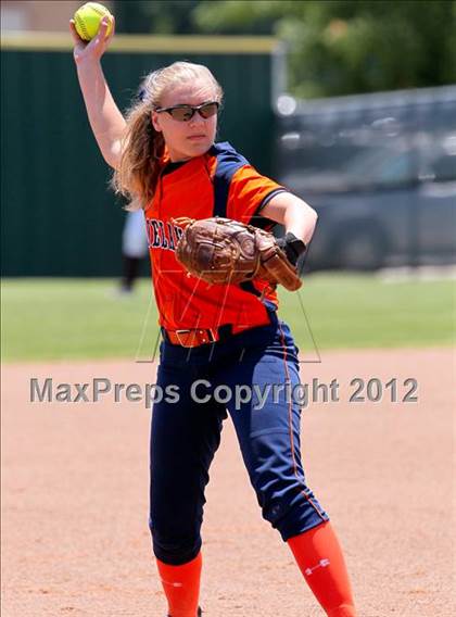 Thumbnail 2 in Wakeland vs. Ennis (Class 4A Region II Semifinal) photogallery.