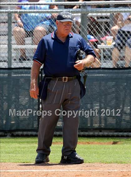 Thumbnail 1 in Wakeland vs. Ennis (Class 4A Region II Semifinal) photogallery.