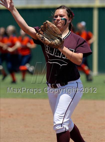 Thumbnail 3 in Wakeland vs. Ennis (Class 4A Region II Semifinal) photogallery.