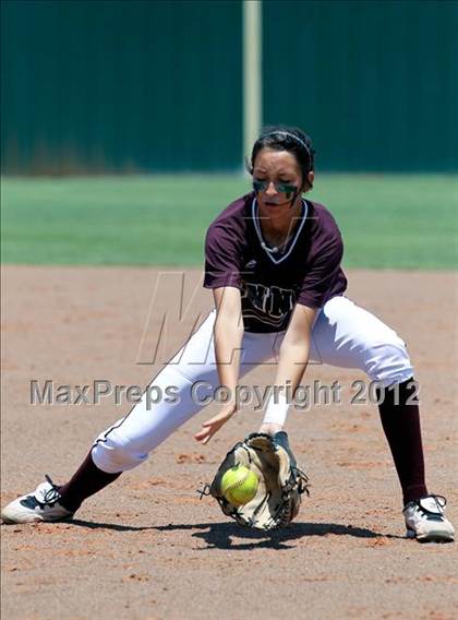 Thumbnail 3 in Wakeland vs. Ennis (Class 4A Region II Semifinal) photogallery.