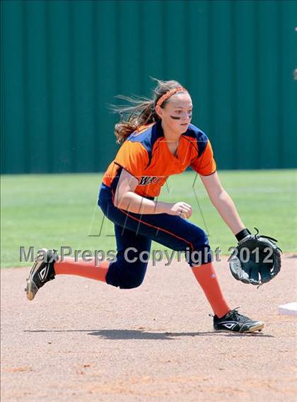 Thumbnail 1 in Wakeland vs. Ennis (Class 4A Region II Semifinal) photogallery.