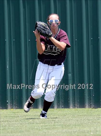 Thumbnail 2 in Wakeland vs. Ennis (Class 4A Region II Semifinal) photogallery.