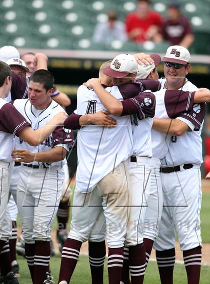 Thumbnail 1 in Hallettsville vs. Hughes Springs (UIL 2A Final) photogallery.
