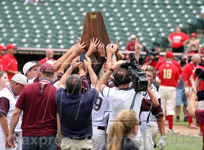Thumbnail 1 in Hallettsville vs. Hughes Springs (UIL 2A Final) photogallery.