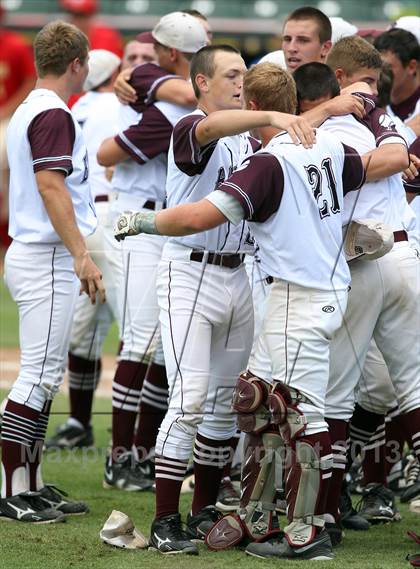 Thumbnail 3 in Hallettsville vs. Hughes Springs (UIL 2A Final) photogallery.