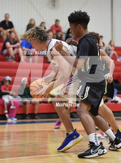 Thumbnail 2 in JV: Northside Christian @ St. Petersburg Catholic photogallery.