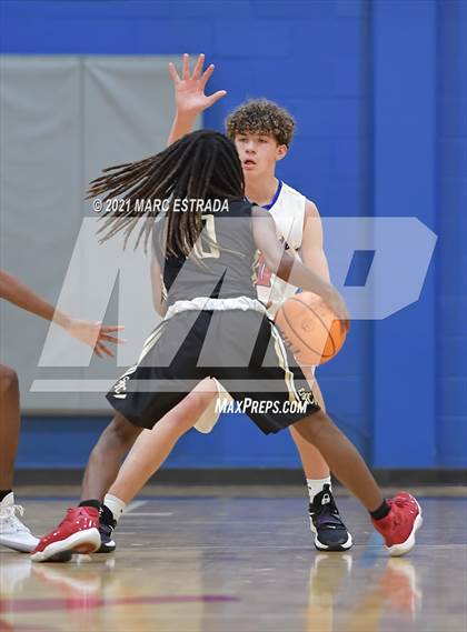 Thumbnail 1 in JV: Northside Christian @ St. Petersburg Catholic photogallery.
