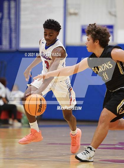 Thumbnail 1 in JV: Northside Christian @ St. Petersburg Catholic photogallery.