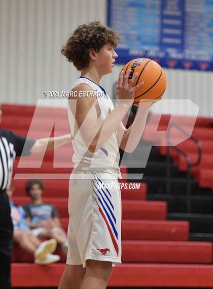 Thumbnail 1 in JV: Northside Christian @ St. Petersburg Catholic photogallery.