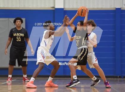 Thumbnail 3 in JV: Northside Christian @ St. Petersburg Catholic photogallery.