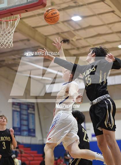 Thumbnail 1 in JV: Northside Christian @ St. Petersburg Catholic photogallery.