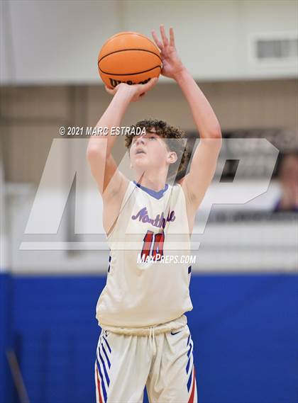 Thumbnail 2 in JV: Northside Christian @ St. Petersburg Catholic photogallery.