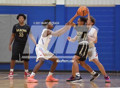 Thumbnail 2 in JV: Northside Christian @ St. Petersburg Catholic photogallery.